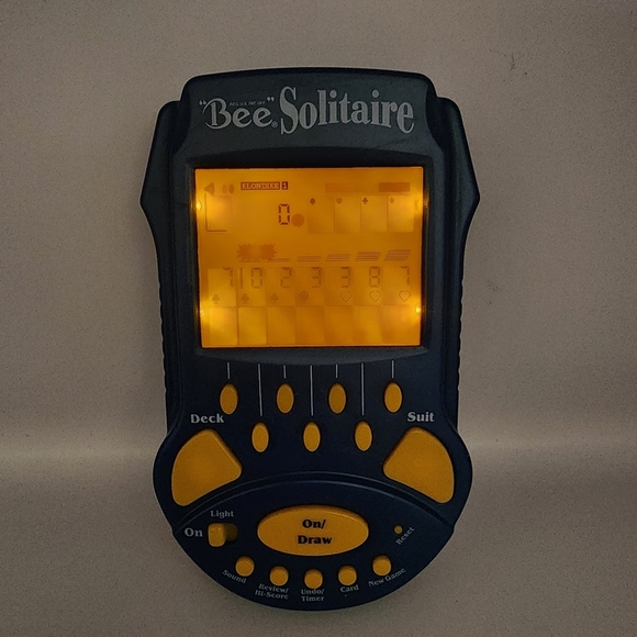 Bee Solitaire Illuminated Handheld Electronic Game 2004 Techno Source - Picture 3 of 3